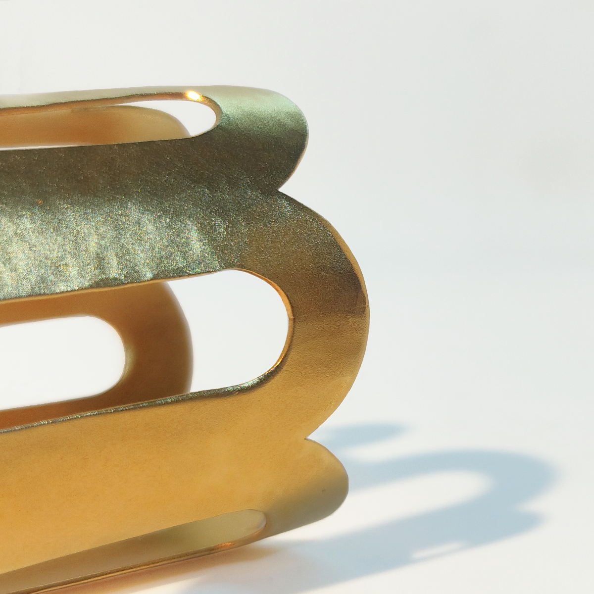 Bijou de table doré